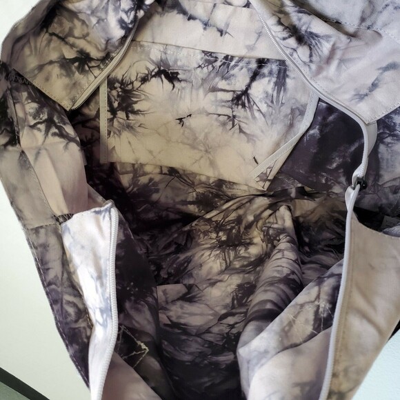 Victoria's Secret Tote Tie Dyed Tote Weekender 2021 New Original Packaging NWT - Picture 8 of 12